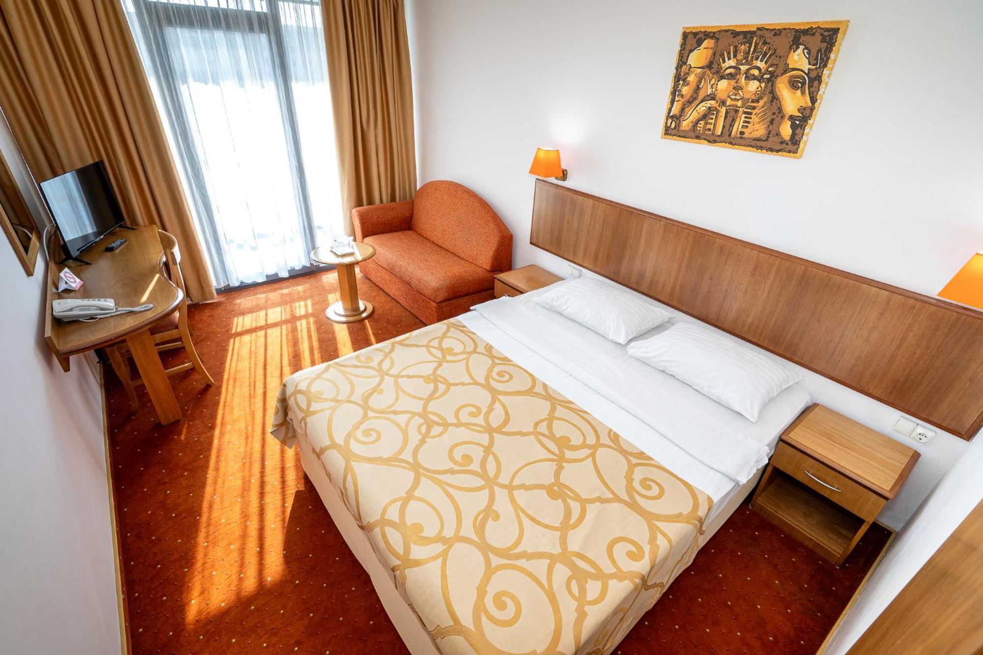 Hotel Safir Blue 3*